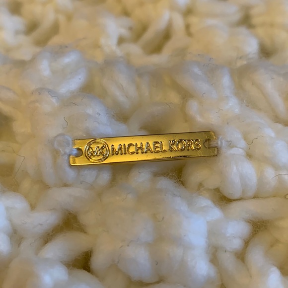 Michael Kors Infinity Neck Scarf - cozy cream knit - never worn - Picture 3 of 7